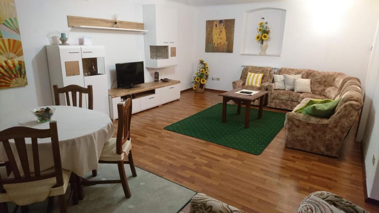 אומאג Villa Roza מראה חיצוני תמונה